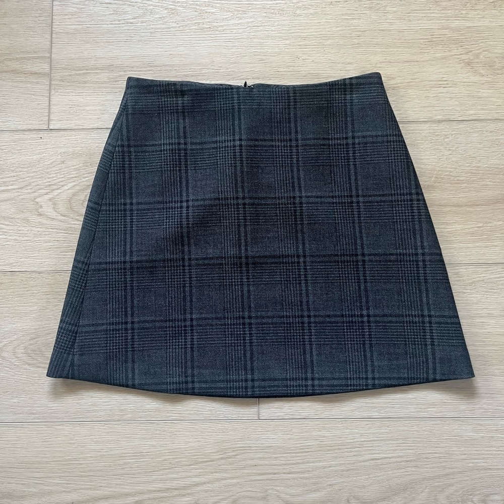 Aritzia mini skirt